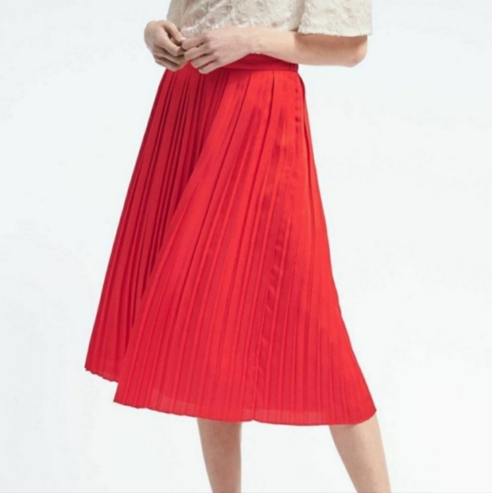 New Banana Republic Red Pleated Satin Midi Skirt